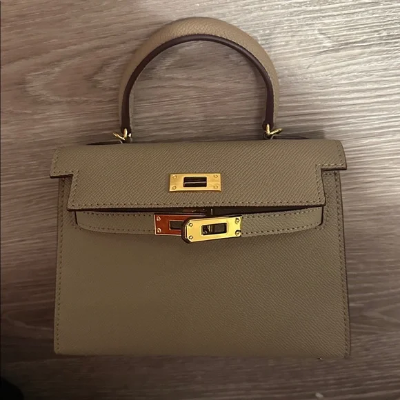 Mini Kelly - Picture 3 of 4